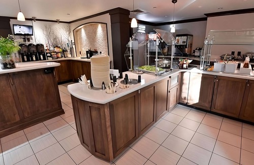 Plantation House | Always a Great Idea To Unwind! W/FREE Breakfast, Outdoor Pool!