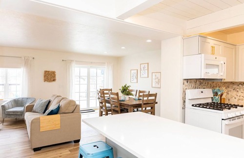 Twin Lake Cottage | Always Hart Lake – Reopening Soon! Lakefront Home Perfect for Winter Getaways