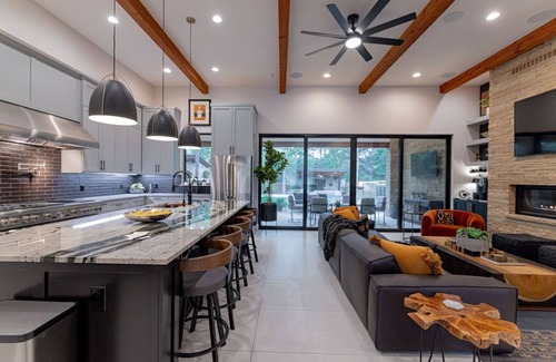 Austin House | Always on My Mind: Luxury Retreat Near Austin To Gather, Relax & Explore