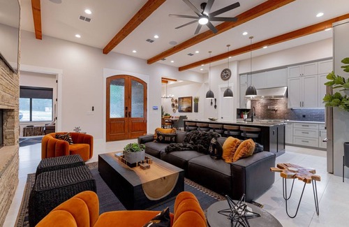 Austin House | Always on My Mind: Luxury Retreat Near Austin To Gather, Relax & Explore