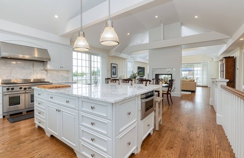 Beach Hampton Villa | Amagansett Dunes Luxury w/Pool + Elevator + 2 Min walk to private beach