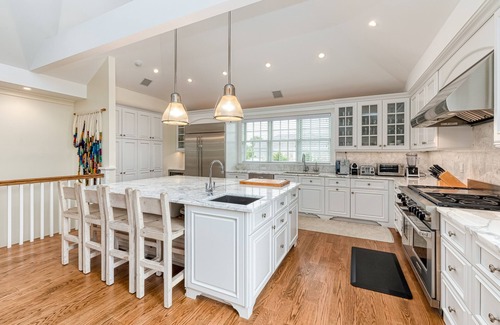 Beach Hampton Villa | Amagansett Dunes Luxury w/Pool + Elevator + 2 Min walk to private beach