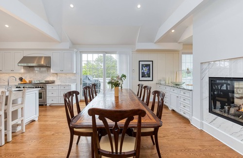 Beach Hampton Villa | Amagansett Dunes Luxury w/Pool + Elevator + 2 Min walk to private beach