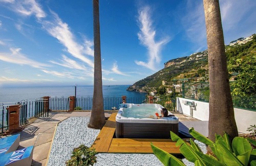 Ravello Villa | Amalfi Coast Villa w/Sea Views & Sauna & Jacuzzi plus Parking plus Rooftop