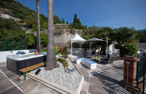 Ravello Villa | Amalfi Coast Villa w/Sea Views & Sauna & Jacuzzi plus Parking plus Rooftop