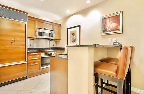 Las Vegas Apartment | Amalz # 4, MGM Signature 2 Bedroom 3 Bathroom Balcony Suites !