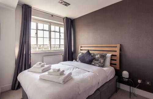 Brompton & Hans Town Apartment | Amanah Properties - Luxury 2 Bed Chelsea Cloisters London Skyline