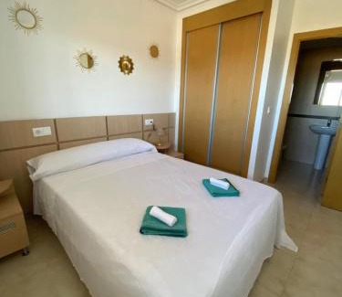 Cabanes Apartment | Amanecer en Torre la sal, a 50 metros de la playa, con Wifi Gratuito, Piscina y Plaza de Garaje