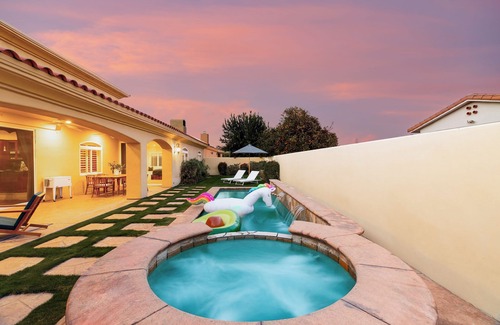 Desert Club Estates House | Amarilla by AvantStay | Peaceful Paradise w/Pool, Spa & Theatre Room