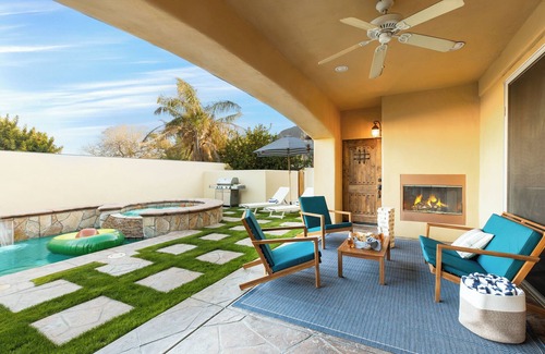 Desert Club Estates House | Amarilla by AvantStay | Peaceful Paradise w/Pool, Spa & Theatre Room