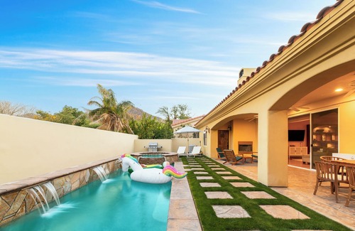 Desert Club Estates House | Amarilla by AvantStay | Peaceful Paradise w/Pool, Spa & Theatre Room