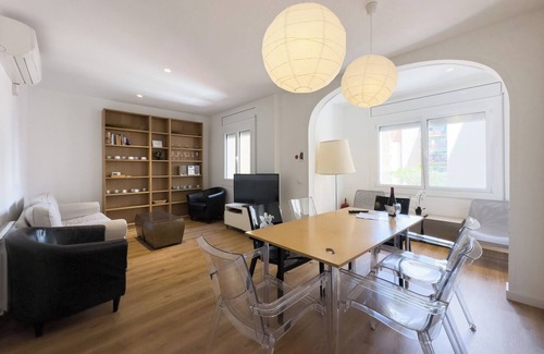 Sants Apartment | Amazing 4-bedroom apartment just minutes from downtown