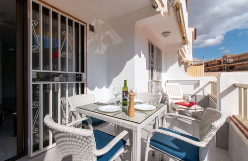 Los Cristianos Apartment | Amazing 1 Bedroom Apartment. Los Cristianos. Communal Heated Pool.