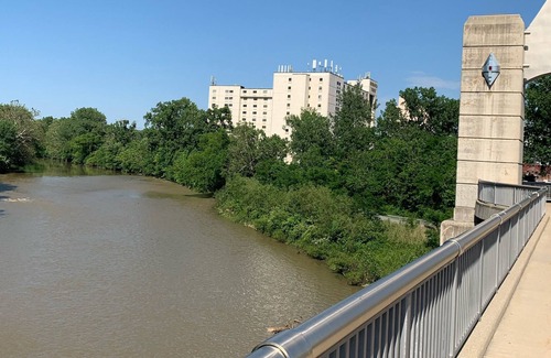 Columbus Apartment | Amazing (1)bedroom and bathroom condo with lots of entertainment and comfort