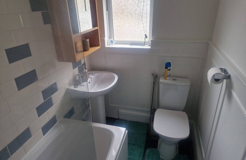 Harold Wood Apartment | Amazing 1930s converted two-bedroom apartment with private garden