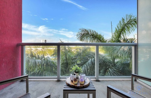 Hallandale Beach Apartment | Amazing 1BR Apt with Amenities, Pool and Gym