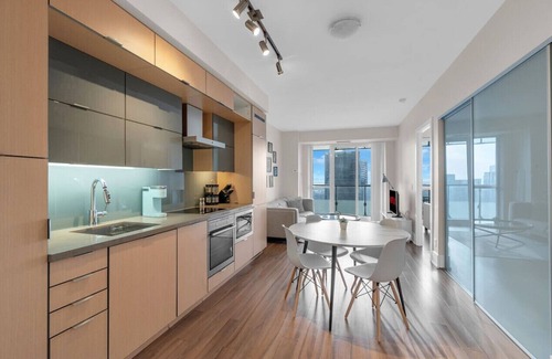 Wellington Place Hotel | Amazing 1BR Suite - Rooftop Pool - View