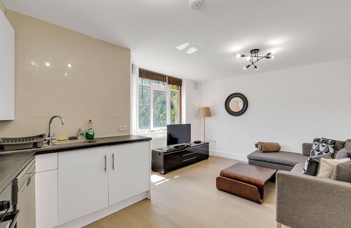 North Acton Apartment | Amazing 2 bed with great transport links in Zone 2