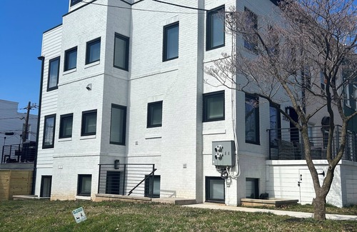 Edgewood Apartment | Amazing 2 bedroom apt - centrally located in DC!nn