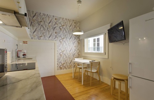 Centro / Baixa Apartment | Amazing 2 Bedroom Apt w/Great Views, 5 min Walk From Douro River in City Center