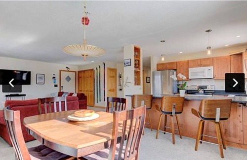Jackson Condo | Amazing 2-bedroom condo above Story Land with AC, WiFi in beautiful Bartlett