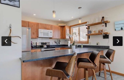Jackson Condo | Amazing 2-bedroom condo above Story Land with AC, WiFi in beautiful Bartlett