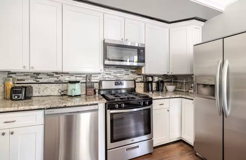 Southeastern Sacramento House | Amazing 2-bedroom house : Walking Distance to UC Davis Hospital and Midtown