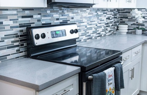 Royal Poinciana House | Amazing 2-bedroom house with AC in Hollywood