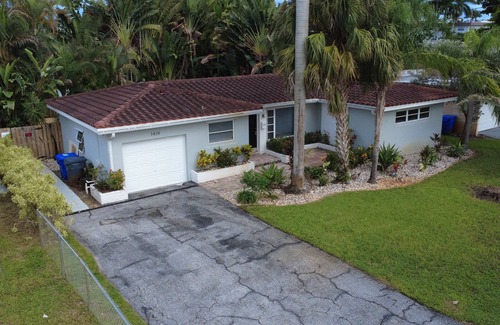 Royal Poinciana House | Amazing 2-bedroom house with AC in Hollywood