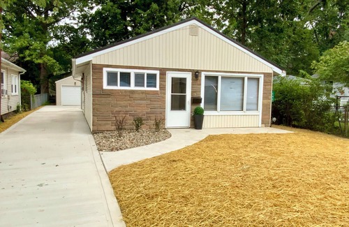 Eastlake House | Amazing 2-bedroom house with AC in Eastlake