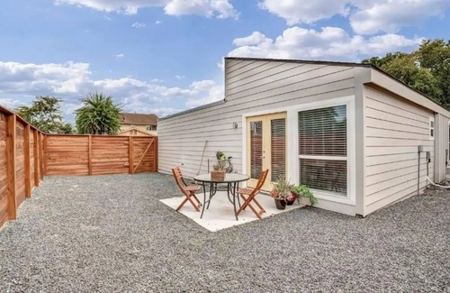 Franklin Park Apartment | Amazing 2Bedroom home near airport and downtownn