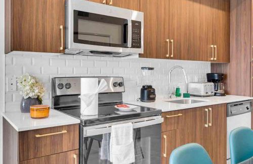 Overtown Apartment | Amazing 3 Bed Unit in DWNTWN Miami With Free Parking