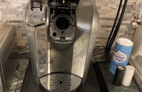 Salisbury Apartment | Amazing 3 bedroom apt&porch 1.8 miles from Beach 45 minutes driving to Salem MA