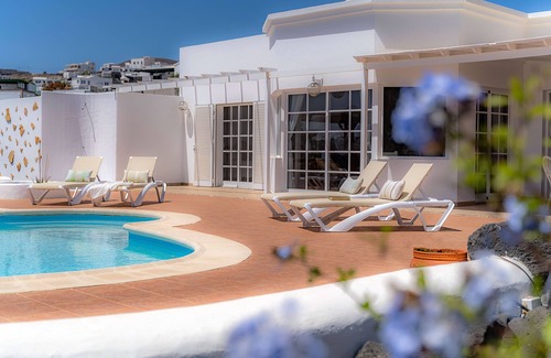 Tias House | Amazing 3 bedroom Ocean view with pool