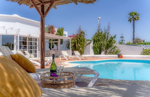 Tias House | Amazing 3 bedroom Ocean view with pool