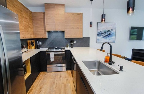 Nevada Street Apartment | Amazing 3BR 2BA Only 5 Mins From Downtown