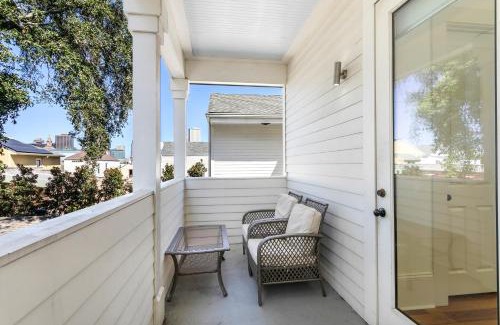 Faubourg Lafayette Apartment | Amazing 3BR Cottage off St Charles with Pool