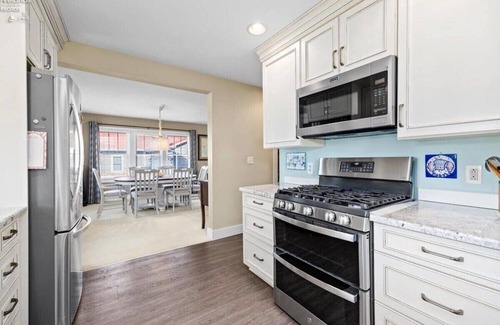 Huron House | Amazing 4 Bdrm House-Lake Views, Beach, near Cedar Point