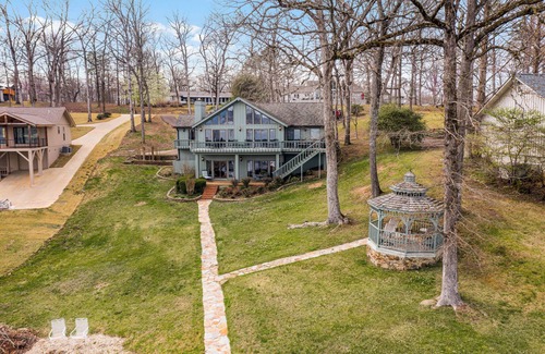 Counce House | Amazing 4 bdrm Riverfront home with boat dock in the heart of Pickwick!