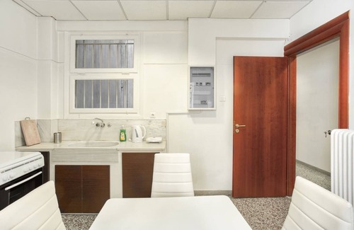 Makrigianni Apartment | Amazing 4BDR apt in Plaka+Netflix/VaccinatedHost
