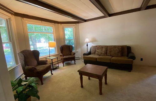 Willmar House | AMAZING 5-BEDROOM-HOST UP TO 10 PEOPLE