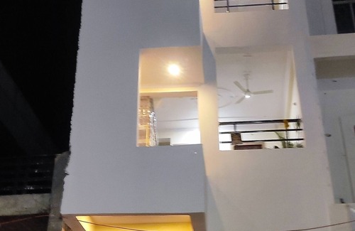 Kannauj Hotel | Amazing 5-bedroom hotel with AC in charming Tirwaganj