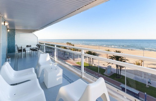 Grau i Platja Apartment | Amazing, 5 stars! Beautiful 27m2 terrace beachfront condo! WIFI 150MBS (VIDEO CALL)