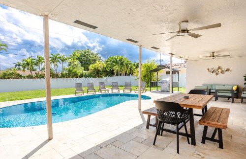 Hollywood Hills House | Amazing 5BR Villa Heated Pool near Hard Rock