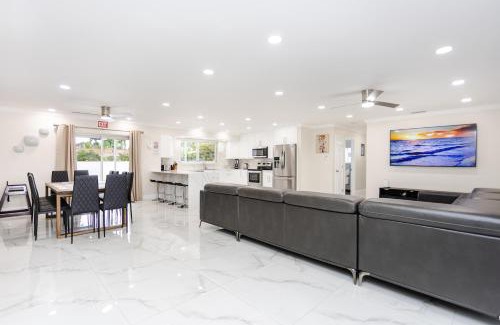 Hollywood Hills House | Amazing 5BR Villa Heated Pool near Hard Rock