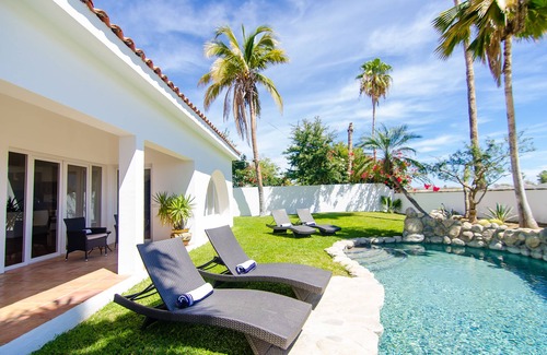 Campo de Golf Fonatur House | Amazing 6,000 sqft house sleeps 10, walk to Beach, Shops and Restaurants