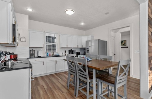 South Hyde Park House | Amazing 6 bdrm Home/Downtown KC/Near Plaza/UMKC