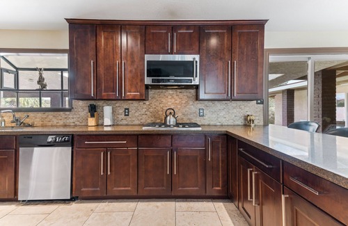 Las Vegas House | Amazing 6 BRD, Pool, Theater, Billiard, Poker, and Games near the Strip