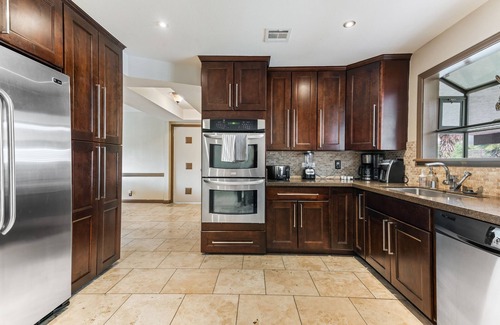 Las Vegas House | Amazing 6 BRD, Pool, Theater, Billiard, Poker, and Games near the Strip