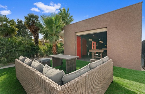 Las Vegas House | Amazing 6 BRD, Pool, Theater, Billiard, Poker, and Games near the Strip